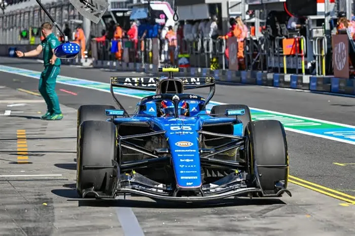 O desastre de qualificação de Carlos Sainz no GP da Austrália deixou os fãs em choque. Descubra os detalhes surpreendentes e ...