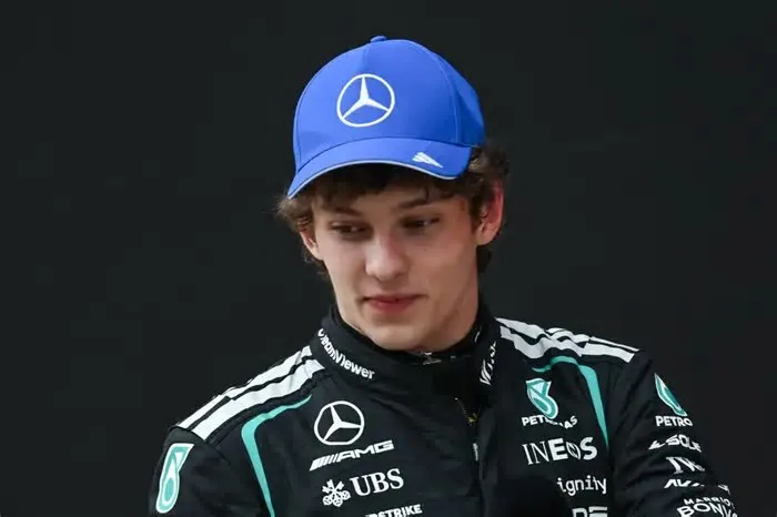 A especulação sobre o futuro de Kimi Antonelli na Ferrari ganha força à medida que o jovem piloto sonha em reviver o legado ...