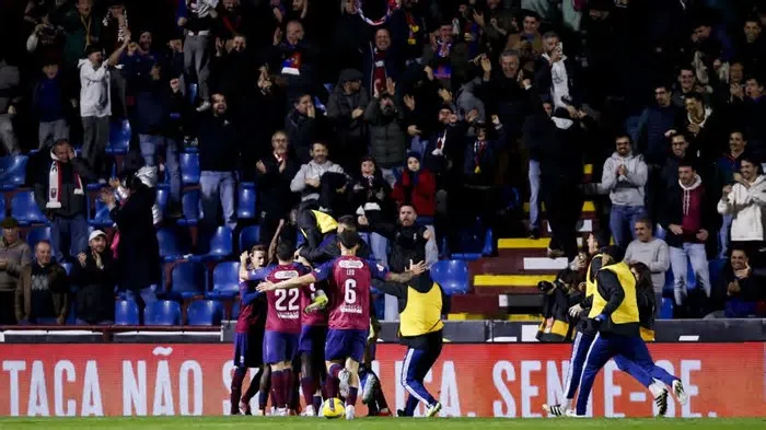A Torreense fez da sua casa a sua fortaleza para o encontro frente ao 'aflito' Portimonense e venceu para subir ao pódio da ...
