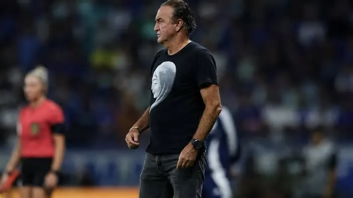 Cuca fará sua estreia contra o Cruzeiro, em Belo Horizonte, e briga para não entrar no Z4. Depois, Peixe terá folga da Data ...