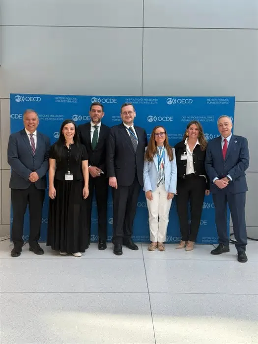 El presidente ejecutivo del Consorcio de la Zona Franca de Barcelona, Pere Navarro, y la directora general, Blanca Sorigué, ...