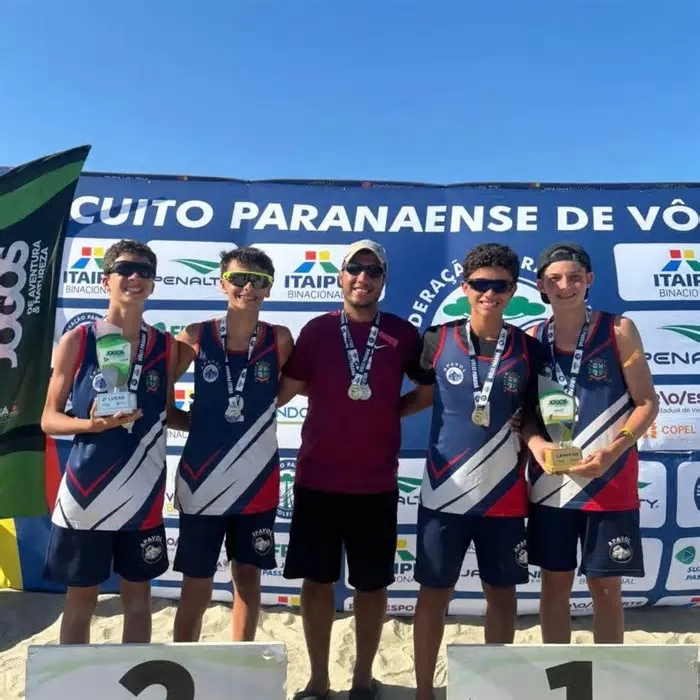 Paranavaí dominou o pódio da 1ª etapa do Circuito Paranaense de Vôlei de Praia na categoria Sub-15 ao conquistar as medalhas ...