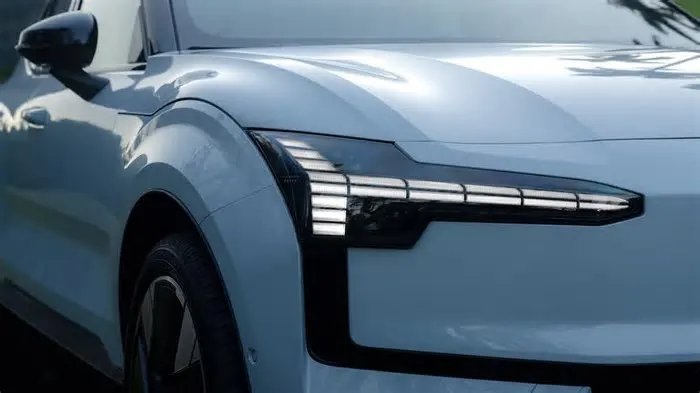 A Volvo convocou recall global de mais de 40 mil unidades do EX30 após identificar risco de superaquecimento nas baterias do ...