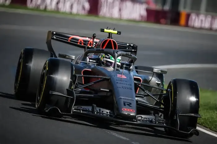 Experimente a estreia da Audi na Fórmula 1 no Grande Prêmio da Austrália, enquanto Bortoleto e Hülkenberg brilham no top 10.