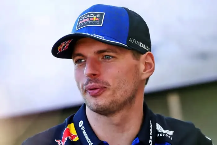 Max Verstappen afirmou que a diferença de performance da Red Bull para a Mercedes é “metade carro, metade motor” após o GP da ...