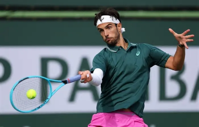 Lorenzo Musetti regressou à competição pela primeira vez desde a lesão nos quartos de final do Australian Open frente a Novak ...