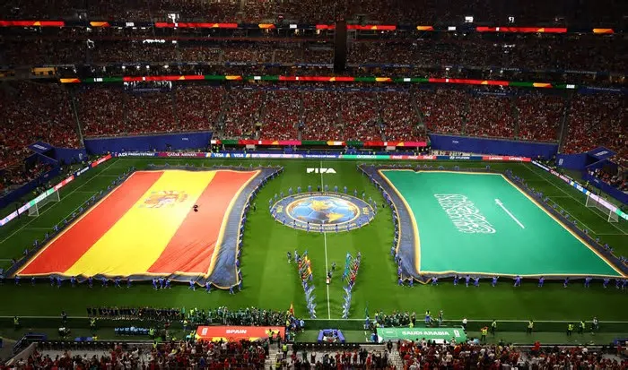 Protocolo do pré-jogo do torneio manda que as bandeiras sejam colocadas no gramado, mas exceção foi aberta às duas seleções.