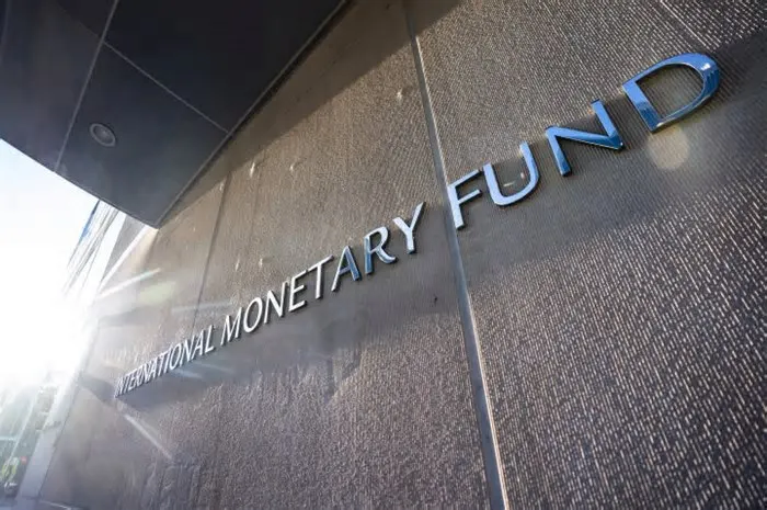 O Fundo Monetário Internacional (FMI) confirmou hoje que discutiu esta semana com o Governo moçambicano o pedido de apoio, ...