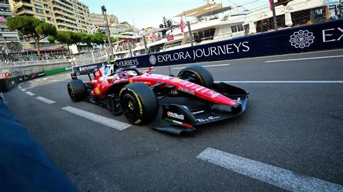 Ferrari abriu treinos com os dois carros na frente, mas Max Verstappen e os Mercedes ficaram a menos de meio segundo ...
