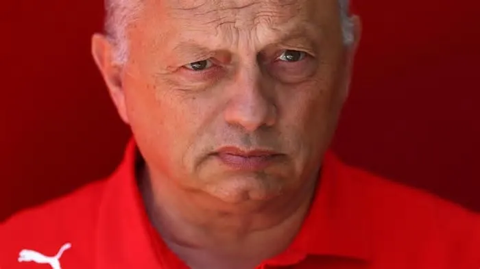 O francês Frédéric Vasseur, responsável pela equipa de Fórmula 1 Ferrari, encontra-se em observação, após ter passado por ...