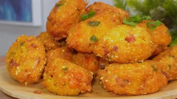 Uma receita diferente que pode deixar qualquer arraiá mais completo e saboroso é esse bolinho caipira de milho, ensinado pelo ...