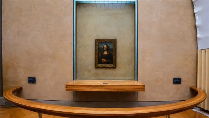 Faça um passeio pelo Museu do Louvre em Paris, capital da França, e conheça um dos pontos culturais mais visitados do mundo. O tour mostra ...