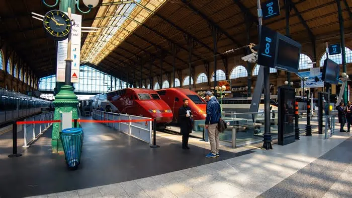 Faça um passeio pela Gare du Nord, uma das estações ferroviárias mais importantes da Europa e uma das principais portas de ...