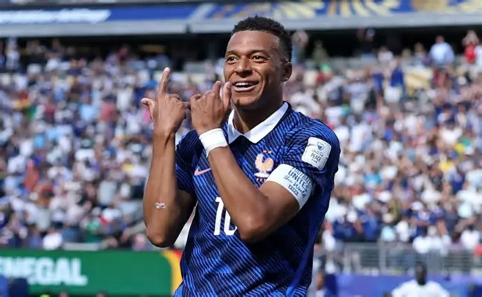 Além de nomes consagrados como Cristiano Ronaldo e Lionel Messi, novas estrelas tiveram estreias de destaque na competição.