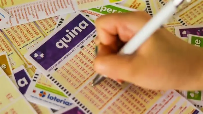 A Quina de concurso 7043 vai sortear um prêmio de R$ 20,0 milhões. O sorteio acontece hoje (05/06), a partir das 21h (horário ...