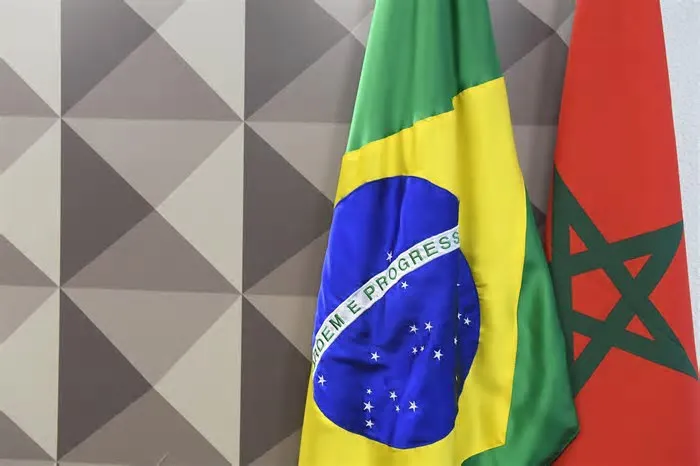 Dentro de campo, as duas seleções iniciam a caminhada em busca de uma vaga na fase eliminatória do torneio O post Brasil x ...