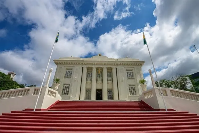 Os servidores públicos estaduais terão ponto facultativo na próxima segunda-feira, 29, por causa da partida da Seleção ...