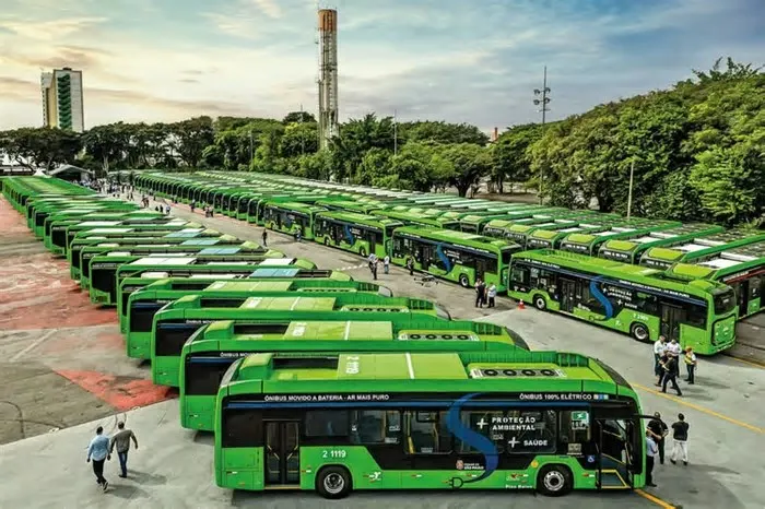 Crescimento de 170% nos emplacamentos e projeções otimistas para 2026 convivem com uma realidade incômoda: mais de 80% da ...