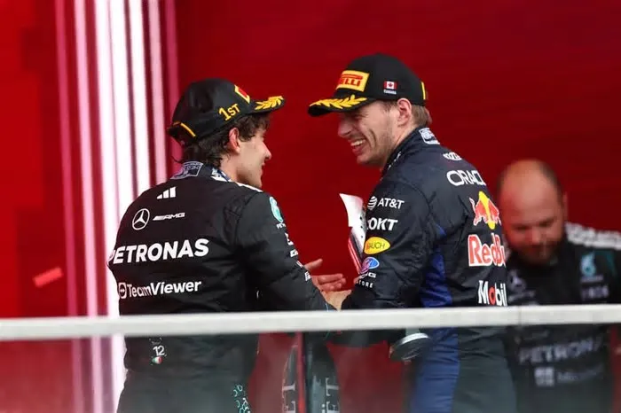 F1- George Russell possui uma cláusula no atual contrato que condiciona a permanência na Mercedes ao desempenho em relação a ...