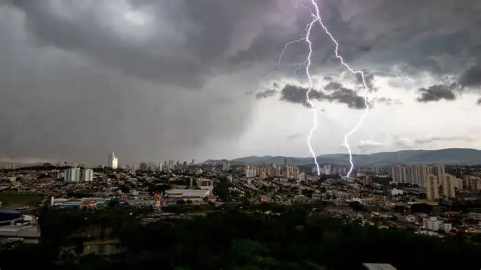 O sábado (13) será de tempo instável em Jundiaí, com chuva forte principalmente durante a manhã. A Climatempo prevê algumas ...