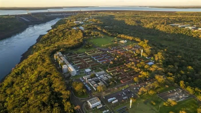 Quando se fala em Foz do Iguaçu, é natural pensar nas Cataratas, na força da Itaipu Binacional e na vocação da cidade para ...