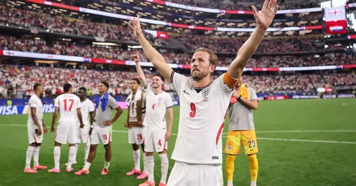 O atacante Harry Kane classificou o momento em que milhares de torcedores da Inglaterra cantaram “Wonderwall”, do Oasis, após ...