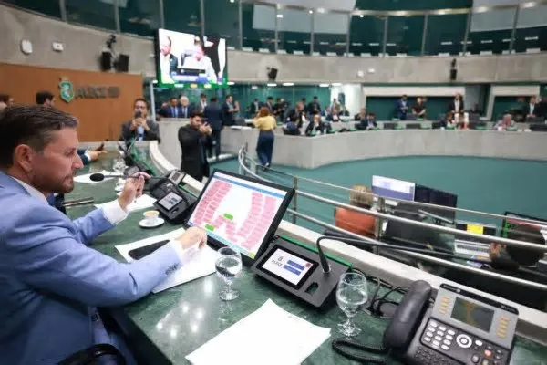 A proposta da Mesa Diretora que institui o novo Código de Ética e Decoro Parlamentar Assembleia Legislativa do Estado do ...