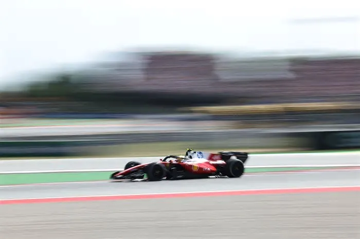 Lewis Hamilton confirmou a recuperação da Ferrari na temporada 2026 da Fórmula 1 e venceu neste domingo o GP da Espanha. O ...