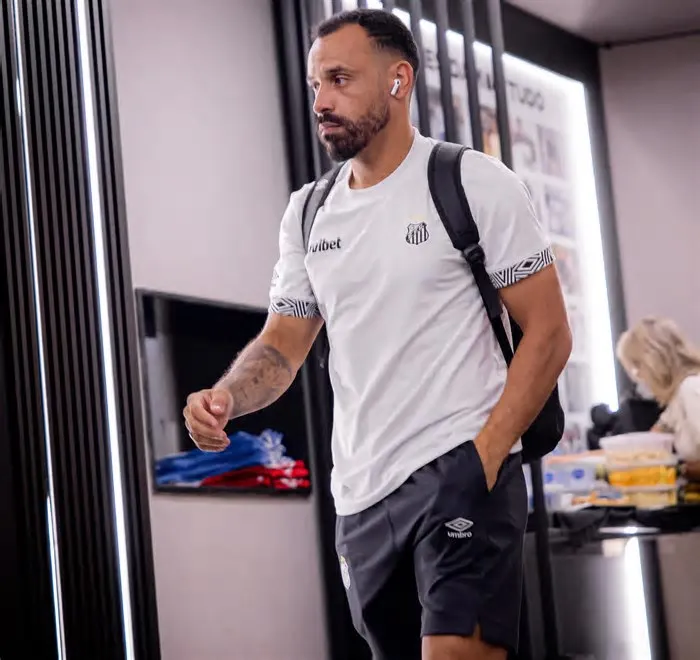 Quem foi o reforço que mais decepcionou pelo Santos no primeiro semestre de 2026? Vote na enquete da Gazeta Esportiva.