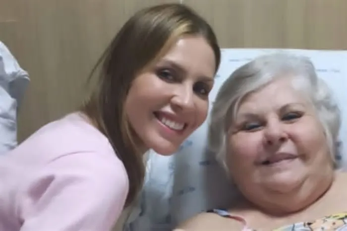 Ana Carolina visitou Nana no hospital e reacendeu lembranças da amizade construída no BBB 9. Fãs destacaram a união das ...