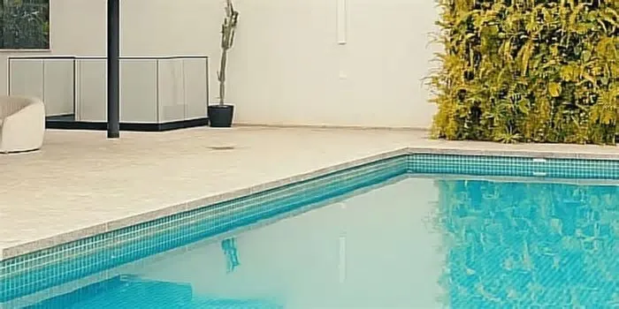 Depois de ganhar projeção nacional em um reality show, muitos participantes mudam completamente de vida. Novos projetos, ...