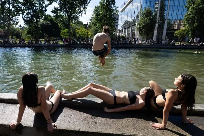 Temperaturas de 37ºC foram registradas ainda na quarta-feira, com previsão que os termômetros cheguem ao máximo entre domingo ...