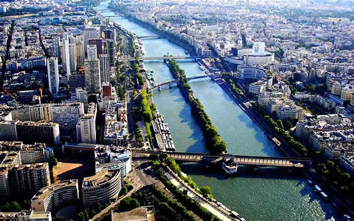 O rio Sena percorre 777 quilômetros da Borgonha até o Canal da Mancha e possui impressionantes 163 pontes ao longo do trajeto ...