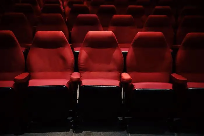O antigo Cinema Paris, na freguesia da Estrela vai ser demolido para dar lugar a um novo edifício com 19 habitações e um ...