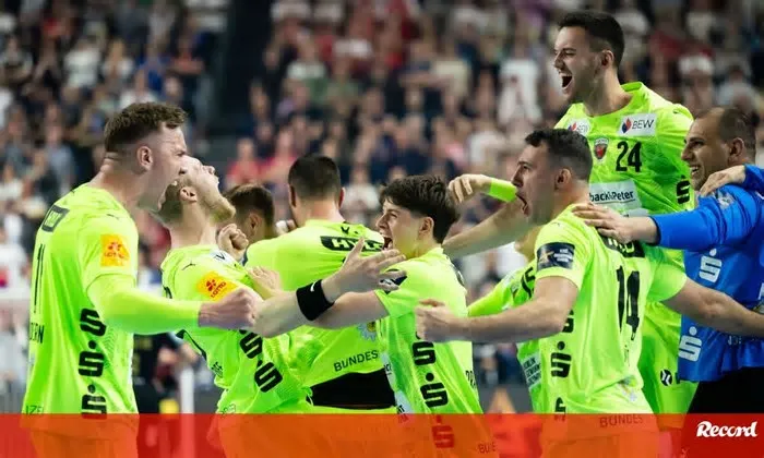 O Magdeburgo, campeão em título, foi este sábado afastado pelo Fuchse Berlim (40-35), que vai discutir o título da Liga dos ...