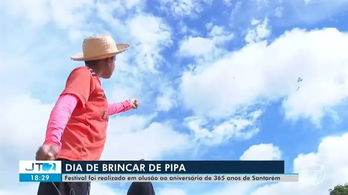 Evento promovido pela prefeitura distribuiu duzentas pipas e incentivou o resgate de brincadeiras tradicionais.