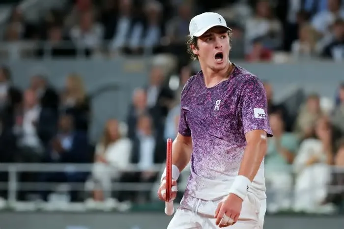 Brasileiro João Fonseca estreia com vitória no ATP de Halle nas duplas e se prepara para início no simples na segunda-feira.