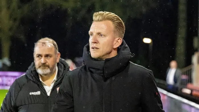 Dirk Kuijt pretende trocar o cargo de técnico principal do FC Dordrecht por uma vaga na comissão técnica do Fenerbahçe, ...