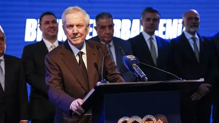 Fenerbahçe'de teknik direktörlük görevine getirilmesi beklenen Aykut Kocaman'ın ekibi şekilleniyor. Sarı-lacivertlilerin ...