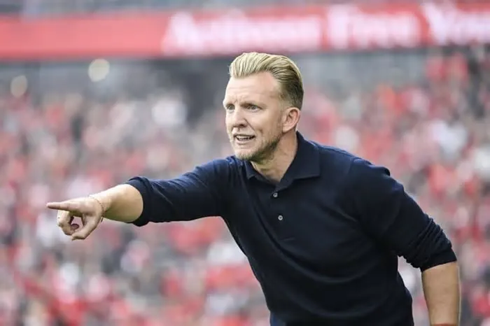 Fenerbahçe'nin eski futbolcusu Dirk Kuyt da sarı-lacivertlilere geri döndü. Hollandalı teknik adam, Fenerbahçe'de İsmail ...