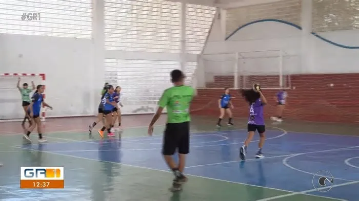 Na manhã deste sábado ocorrem os últimos confrontos que decidem o chaveamento das fases finais nas categorias Sub 14 e adulto ...