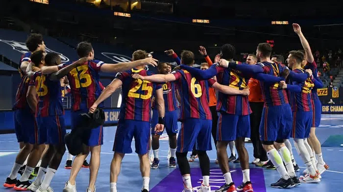 O time de handebol do Barcelona garantiu sua vaga na final da Liga dos Campeões de 2026 após uma vitória dramática sobre o ...