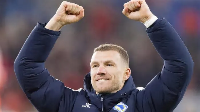 Edin Dzeko vai capitanear a seleção da Bósnia e Herzegovina no seu segundo Mundial e contou o "segredo" da sua longevidade no ...