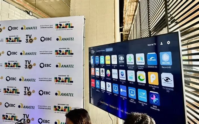 Número se refere à população residente nas regiões cobertas pelo sinal experimental: as cidades de Brasília, São Paulo e Rio ...