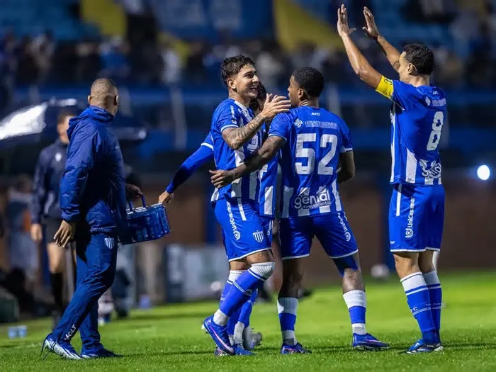 Avaí conquista a Copa Sul-Sudeste 2026 nos pênaltis após derrota para a Chapecoense por 3 a 0 na final de volta.