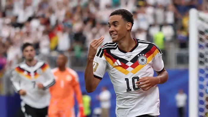Jamal Musiala, estrela da seleção alemã, participou da goleada da Mannschaft contra a seleção de Curaçao, na noite de domingo ...
