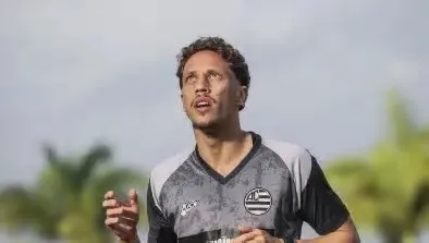 Cruzeiro e Athletic conversam sobre a venda definitiva de Ian Luccas, destaque do time mineiro, enquanto Santos observa a ...