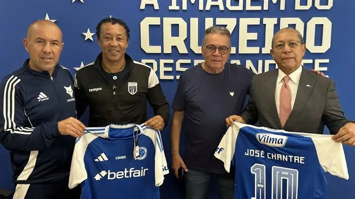 Pedro Brito passou um período de estágio no Cruzeiro em 2025 com Leonardo Jardim, meses antes de confirmar a inédita vaga no ...