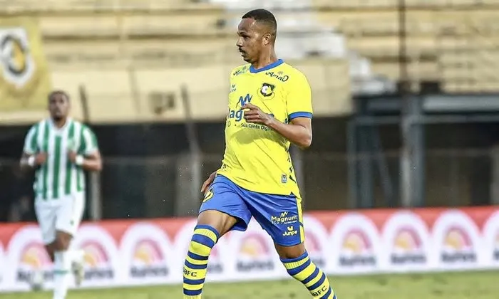 O São Bernardo FC teve sua sequência invicta interrompida neste domingo (21) ao ser derrotado por 1 a 0 pelo Juventude, no ...