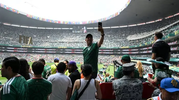 A Copa do Mundo da FIFA de 2026 já está batendo recordes dentro e fora de campo. Mais de 1,5 milhão de torcedores assistiram ...